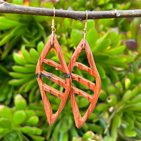 line cut out pointed wooden earrings 4132